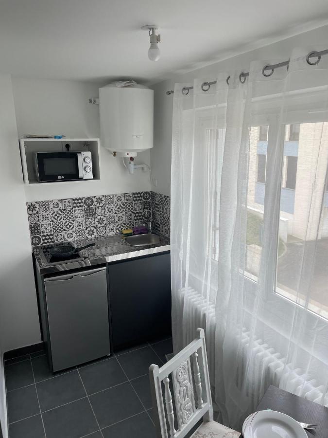 Un Studio Dans La Residence Sjt Alençon Extérieur photo
